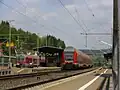 Eine Regionalbahn nach Naumburg wartet auf Gleis&nbsp;2 auf die Abfahrt
