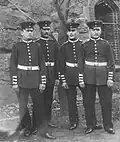 Grenadiere in Ausgehuniform mit weißem Koppel