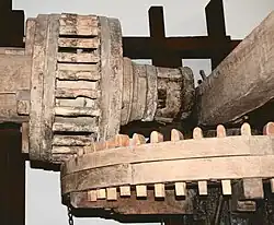 Kronradgetriebe: Spindelrad (Stirnrad, oben) und Kronrad (unten)
