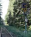 Signal Ks&nbsp;2 (Halt erwarten) an reinem Vorsignal mit Ne&nbsp;2 und festem Zs&nbsp;3v (nur gültig in Verbindung mit Ks&nbsp;1) an der Strecke von Bad&nbsp;Schandau vor dem Bahnhof Neukirch (Lausitz) West