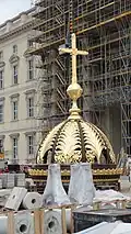 Kuppelkrone mit Kreuz am 29.&nbsp;Mai 2020, ab 21&nbsp;Uhr aufgesetzt