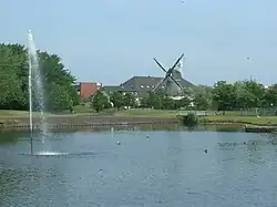 Die Mühle mit dem neuen Kurpark im Vordergrund