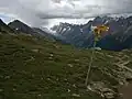 Abstieg ins Lötschental mit Blick zur Lötschenlücke und Langgletscher