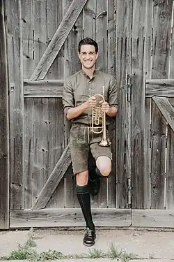 Dominik Glöbl (Schlenkerer 2021) und bei Musik in den Bergen