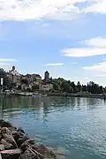 Blick zum Schloss von Seeufer
