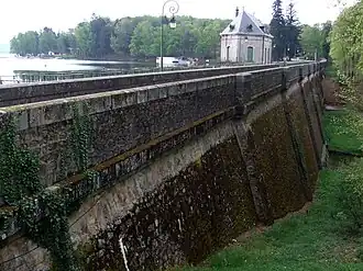 Die Staumauer