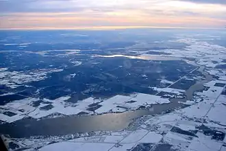 Blick in Richtung Südsüdost; Lac du Bonnet halbrechts unten im Bild