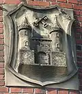 Stadtwappen mit falsch gewendeten Schlüsselbärten am Wasserturm von Ladenburg