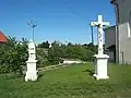 Szent-Vendel-Statue und Kruzifix