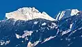 Lady Peak (links) und Knight Peak, Blick im Winter aus dem Osten von Chilliwack
