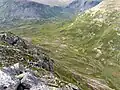 Blick von der Südwestseite des Bergs auf den Lairig an Laoigh