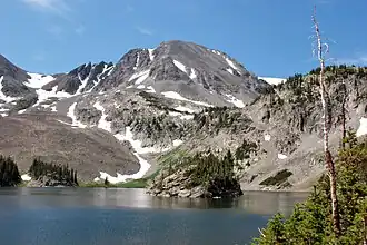 Der Mount Mahler vom Lake Agnes aus betrachtet
