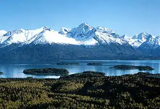 Lake Clark im Vordergrund