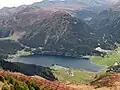 Das Seehorn mit dem Davosersee vom Dorfberg nahe dem Skigebiet Parsenn aus gesehen.