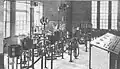 Innenraum des Abstimmhauses mit historischer Sendeanlage, 1930er Jahre
