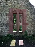 Bild 11: Doppelfenster an der Nordwestseite, der Schauseite des Palas der Unterburg. Die Gewände bestehen aus Buntsandstein