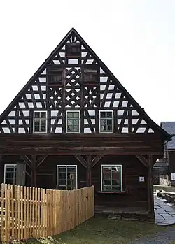 Egerländer Haus mit Umgebinde in Landwüst