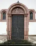 Seitentür der Pfarrkirche St. Matthias