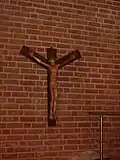 Kreuz im hinteren Bereich der Kirche