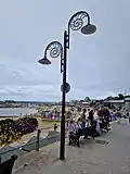 Für Lyme Regis typische Laterne mit Ammonitenverzierung