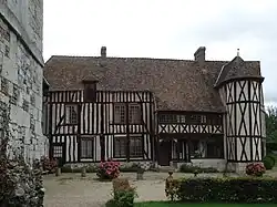 Herrenhaus und Gutshof Hellenvilliers
