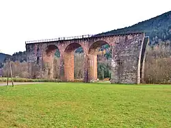 Unbenutztes Viadukt in der Nähe von Urbès