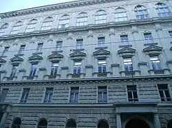 Centrale I des Staatstelephons, Wien-Mariahilf, Lehargasse 7 (bis 1948: Dreihufeisengasse 7), erbaut 1897/99 von Eugen Fassbender (Fassade: k.k. Baurat Julius Koch)