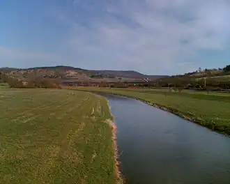Blick von der Leine bei Salzderhelden zur Südseite des Altendorfer Bergs