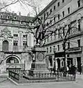 Das Goethedenkmal mit Börse und Stockhaus 1903