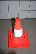Faltbarer Leitkegel, halb ausgefahren