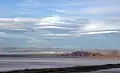 Mehrschichtige Lenticulariswolken, Soda Lake, Mojave-Wüste, Kalifornien
