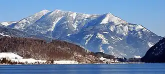 Zimnitz von Westen (Wolfgangsee): Von links nach rechts Leonsberg, Mitterzinken und Gartenzinken