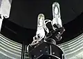 Zwei Halogen-Metalldampflampen (eine ist Reserve)