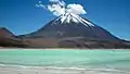 Licancabur und die Laguna Verde.