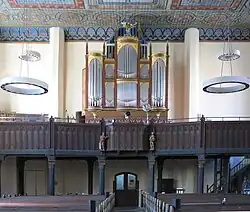 Blick zur Orgelempore