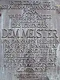 Bronzetafel im Sockel