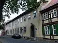 Das ehemalige Pfarrhaus am Liebfrauenkirchhof in Wernigerode war im September und Oktober 2015 Drehort für den Film.[15]