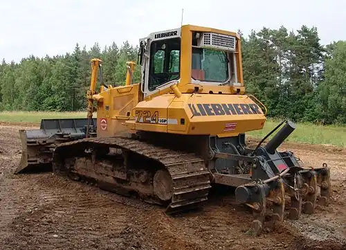 Aufreißer an einer Liebherr 724 Planierraupe