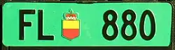 Grünes Liechtensteiner Kontrollschild für Land- und Forstwirtschaftsfahrzeuge, vorderes Schild.