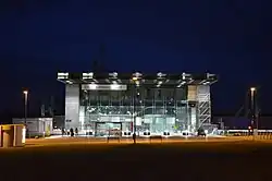 Bahnhof Limburg Süd und Bahnhofsvorplatz bei Nacht