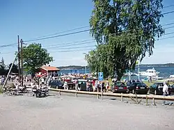 Markt auf dem Landungssteg von Linanäs 2008