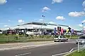 Ford-Autohaus in Lincoln mit der in den USA und England typischen Beflaggung