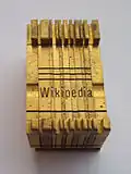 Linotype-Matrizen für das Wort „Wikipedia“