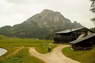 Das Linzer Haus von Westen mit dem Stubwieswipfel