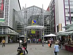 Blick vom Platz auf die Lloyd Passage
