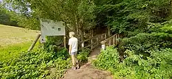 Zugang in die Klamm aus Richtung Wallenstein mit Informationstafel