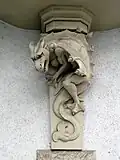 Haus Nr. 18: Drachenfigur am Erker
