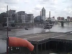 Lage an der Themse vor der Battersea Railway Bridge (2011)