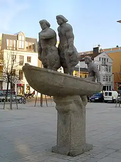 „Lotsenehrung“ (Stephan-Jantzen-Denkmal) auf dem Warnemünder Leuchtturmplatz