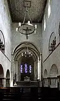 Blick durch das Langhaus auf den Altarraum